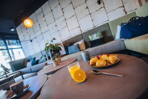 Daily continental breakfast (EUR 12 per person)