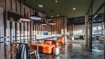 Daily continental breakfast (EUR 12 per person)