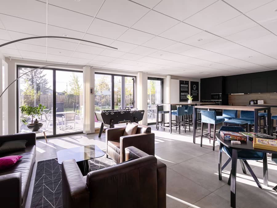 Lobby lounge