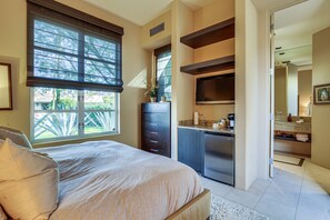 3 bedrooms, in-room safe, desk, iron/ironing board