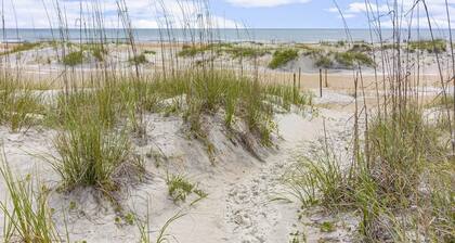 Beachy Townhome ~ Pet Friendly ~ Steps to the Beach!!!