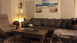 Comfort House | Living area - Derby Home- 4 blocks to Track (Louisville)