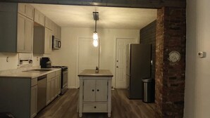 Comfort House | Private kitchen - Derby Home- 4 blocks to Track (Louisville)