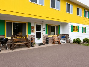 Property entrance - Sunshine Motel and Cabins (Ontonagon)