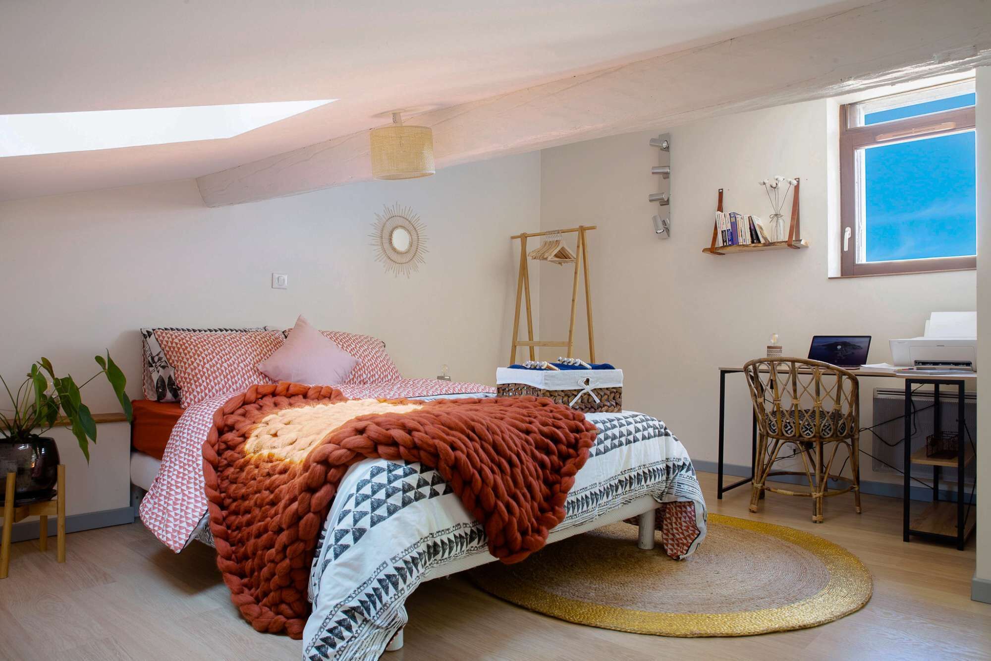 4 bedrooms, desk, iron/ironing board, WiFi