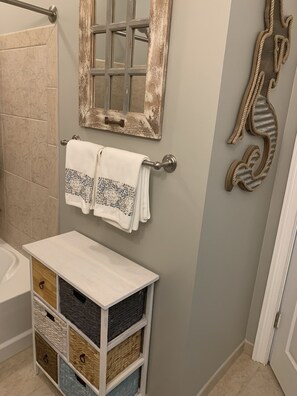 Towels, toilet paper - Relaxation with a view (Gulf Shores)
