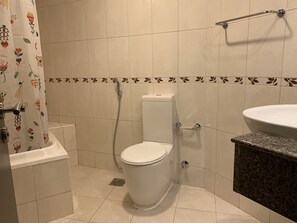 Bathroom - Full Lake view near to Metro station  (JLT)