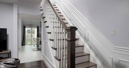 Stylish Boston-Area Duplex - Free Parking, Yard, Comfortable Stay