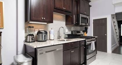 Stylish Boston-Area Duplex - Free Parking, Yard, Comfortable Stay