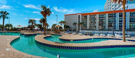 Alberca techada y alberca climatizada