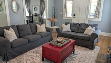 Smart TV, fireplace, books, offices