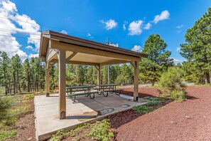Outdoor dining - Railroad Springs | 3BR/3.5BA | Dec. Availability! (Flagstaff)