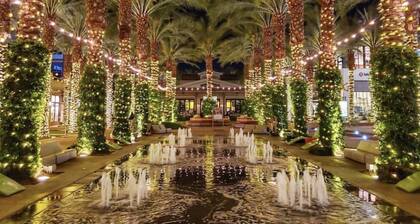 Luxury Old Town Scottsdale Townhouse with POOL, Walk Everywhere! Sleeps 6+