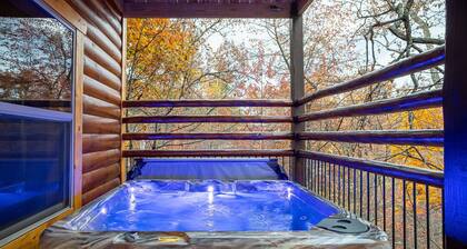 ++Pet Friendly++ PoolTastic Cabin w/ Private Pool, Theater & Arcade