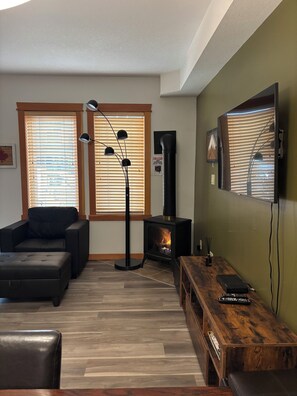 Interior - Immaculate 2Bdr Condo- Perfect Mountain Getaway  (Canmore)