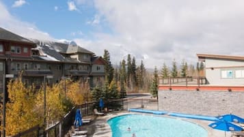 Piscine extérieure, piscine chauffée