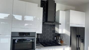 Coffee/tea maker, fridge, microwave, oven