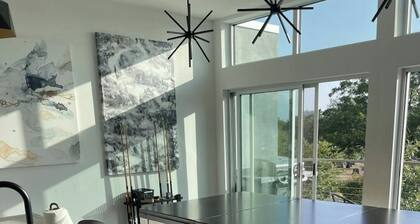Luxury Penthouse 2 Blocks | Near UT Stadium