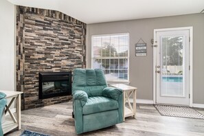 Smart TV, fireplace, DVD player, stereo