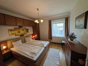 2 bedrooms, iron/ironing board, travel crib, internet