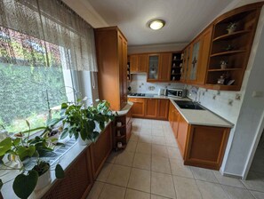 Fridge, microwave, stovetop, dishwasher