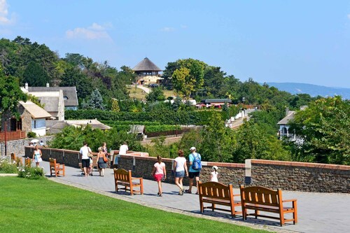 Holiday apartment in a quiet location, with modern and comfortable furnishings and air conditioning