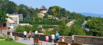 Holiday apartment in a quiet location, with modern and comfortable furnishings and air conditioning