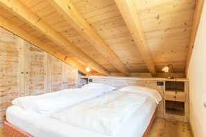 1 bedroom, iron/ironing board, free WiFi, bed sheets - Cosy Apartment "Maso Margherita - Ara" with Balcony, Garden & Wi-Fi (Commezzadura)