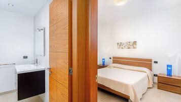 1 camera, ferro/asse da stiro, Wi-Fi gratuito, lenzuola