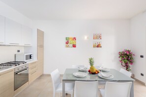 Kühlschrank, Ofen, Herdplatte, Geschirrspüler