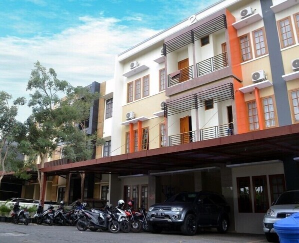 Front of property - Residence Duksina 2 by SHM (Depok)