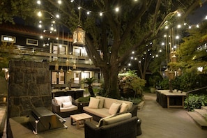 Property grounds - Verandah (Dallas)