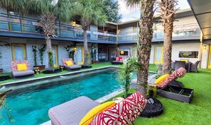 Kolam renang outdoor