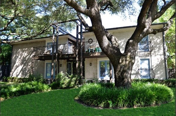 Exterior - Greystone (Dallas)