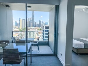 Apartamento Deluxe, 2 habitaciones, no fumadores, vistas a la ciudad | Vistas del balcón