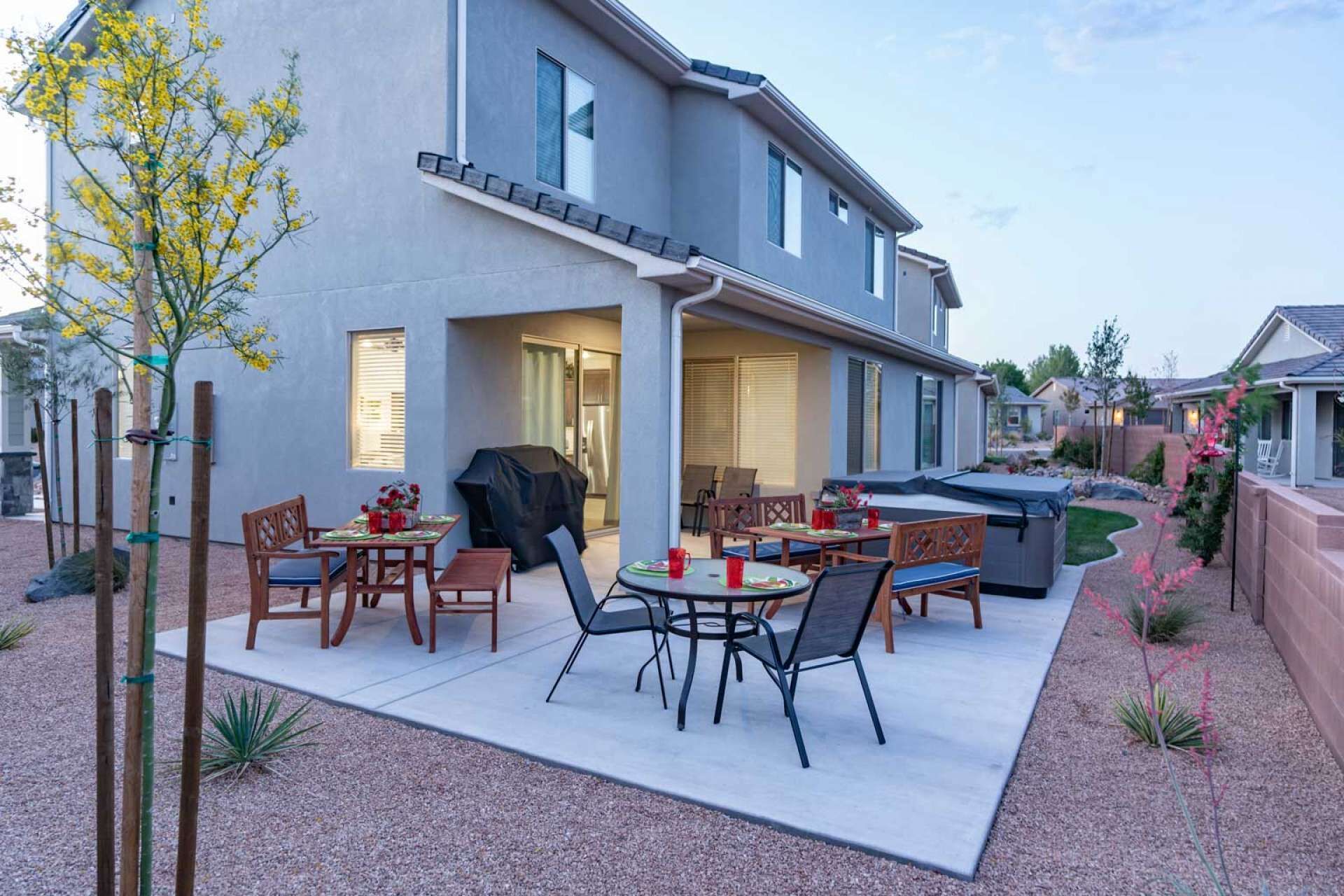 Do Drop Inn: Pet Friendly, Private Hot Tub, Pool, BBQ, Outdoor Fun, State Park Pass, WiFi, Patio!
