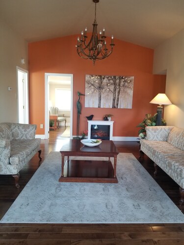 Cottage close to lake and parks