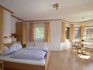 9 bedrooms, WiFi, bed sheets - Chalet Bergzauber - Ferienhaus für 18 - 20 Personen (Hippach-Schwendberg)