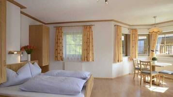 9 bedrooms, WiFi, bed sheets