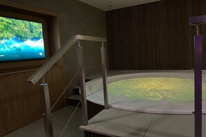 Sauna, hot tub, steam room
