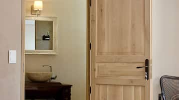 Decoración personalizada, muebles diferentes y wifi gratis