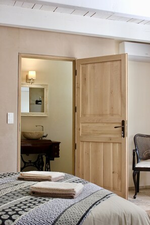 Individually decorated, individually furnished, free WiFi - Le Clos Vitis - Chambres d'hôtes et gite (Violes)