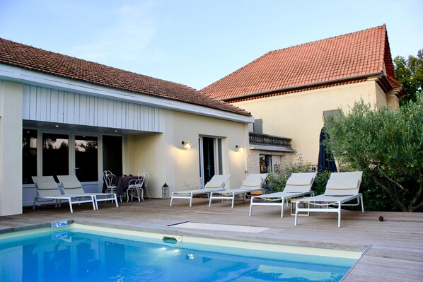 Piscine extérieure (ouverte en saison)