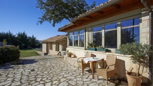 Dining - Elaion Guesthouse (Gortynia)