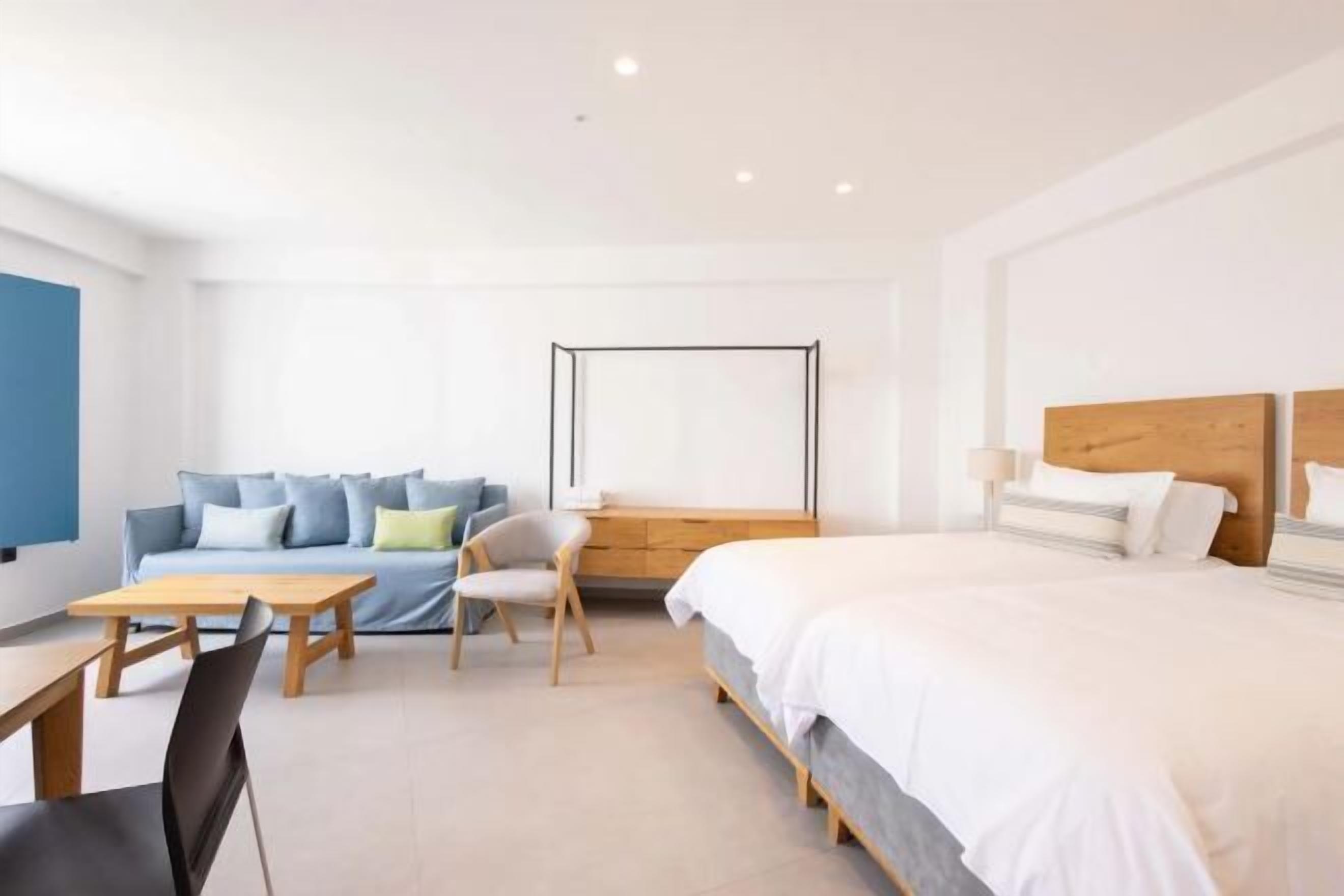 Ropa de cama hipoalergénica y minibar 