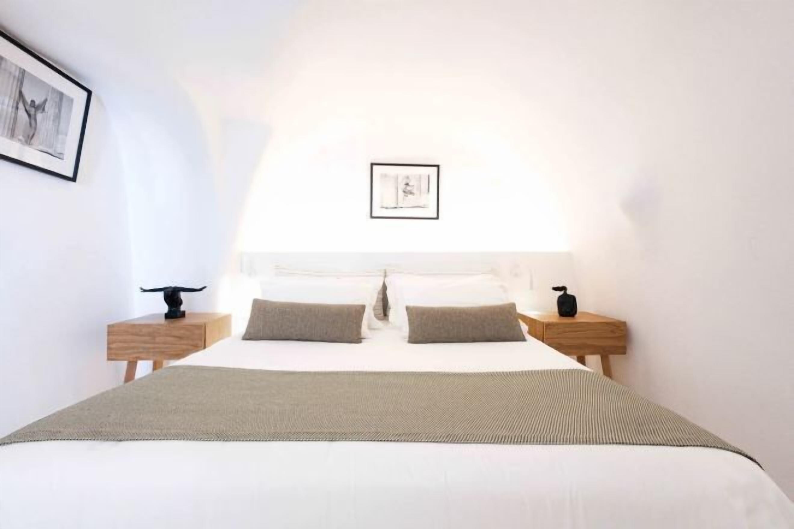 Ropa de cama hipoalergénica y minibar 