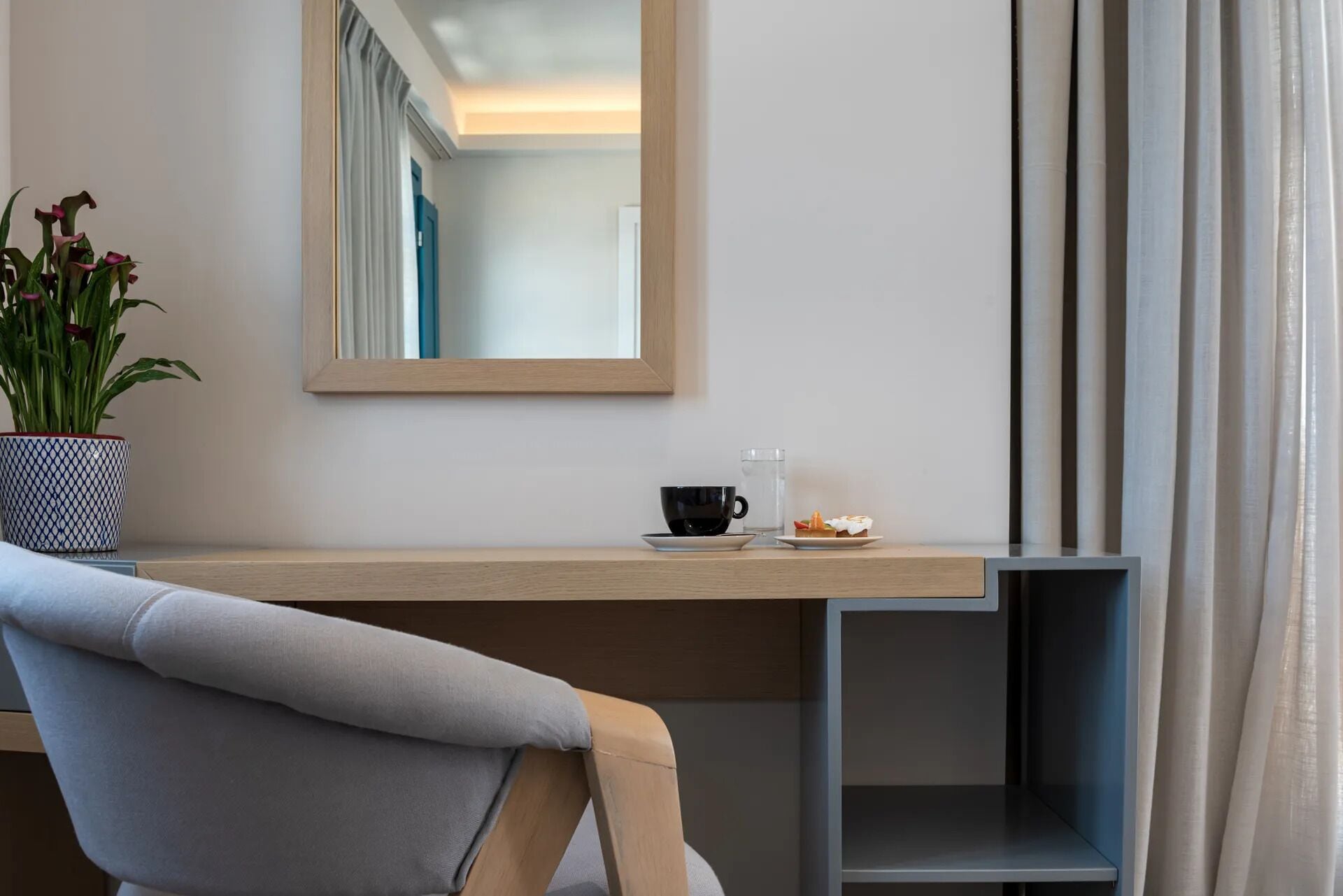 junior suite (island) | living area | 32-inch smart tv with satellite channels, tv