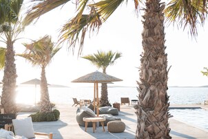 Seasonal outdoor pool, pool umbrellas, sun loungers