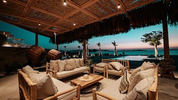 Bar à beira da piscina