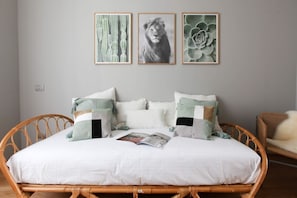 2 bedrooms, WiFi, bed sheets